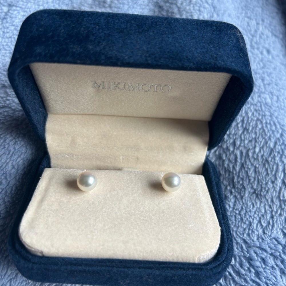 Pearl earrings